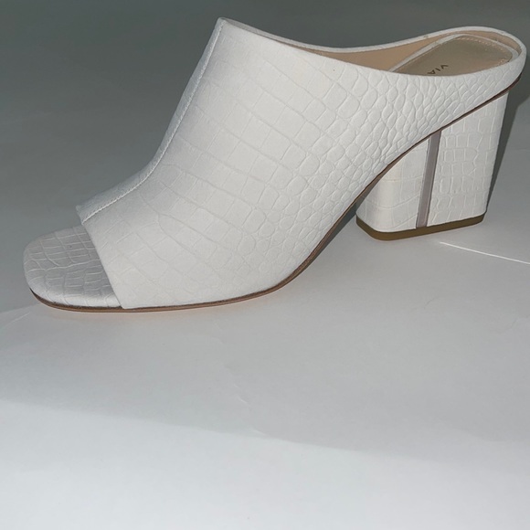 Via Spiga Hennie Croc-Embossed Block Heel Mules White Size 9.5 NIB - Picture 3 of 14